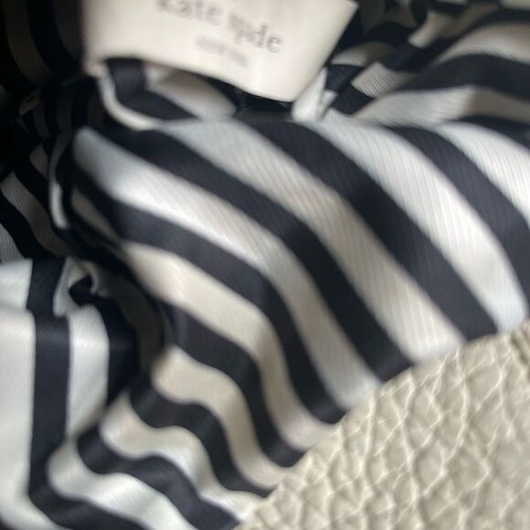 Kate Spade pebble leather beige and black shoulder bag with gold tone ac… - Picture 16 of 16